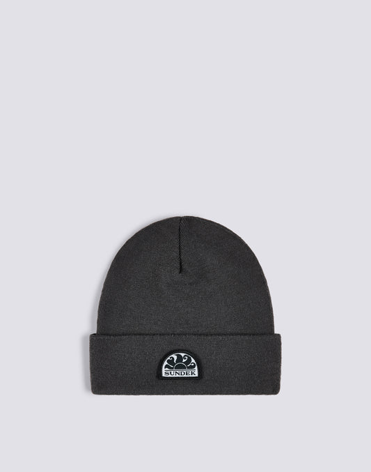 BEANIE WITH PATCH