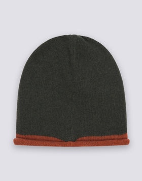 BEANIE IN CONTRAST COLOR