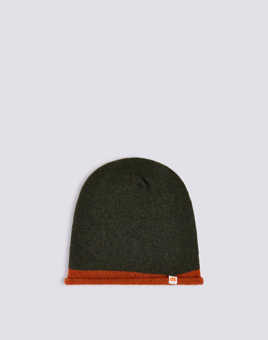 BEANIE IN CONTRAST COLOR