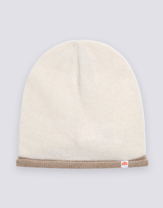 BEANIE IN CONTRAST COLOR