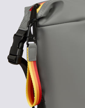 ZAINO CON ZIP SALDATA E MANICI REGOLABILI IMBOTTITI