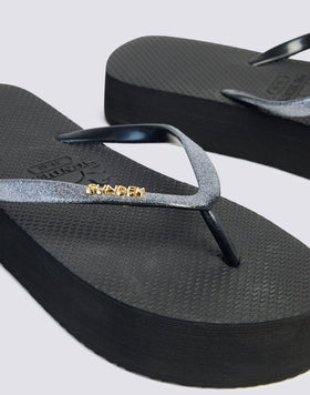 FLIP-FLOPS WITH GLITTER AND HIGH SOLE