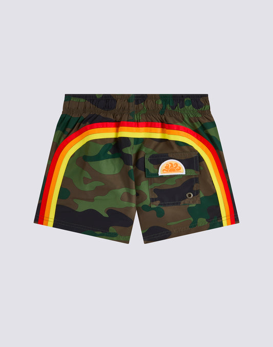COSTUME DA BAGNO BAMBINO CORTO VITA ELASTICATA STAMPA CAMOU CON ARCOBALENO IN POLIESTERE RICICLATO REPREVE®