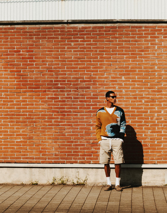 MEN'S JACQUARD SWEATER WITH V-NECK AND SEA-EFFECT COLORS
