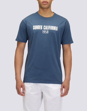 MEN'S CREW NECK T-SHIRT WITH SUNDEK CALIFORNIA 1958 WRITING