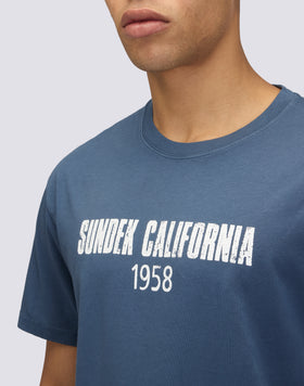 MEN'S CREW NECK T-SHIRT WITH SUNDEK CALIFORNIA 1958 WRITING