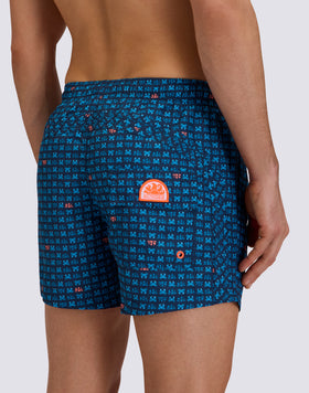 MEN'S SHORT SWIM TRUNKS WITH ELASTIC WAIST, REPREVE® RECYCLED POLYESTER WITH SUNCRAB PRINT