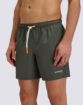 MID-RISE SWIMSHORTS IN REPREVE® RECYCLED POLYESTER WITH TRICOLOUR DETAIL