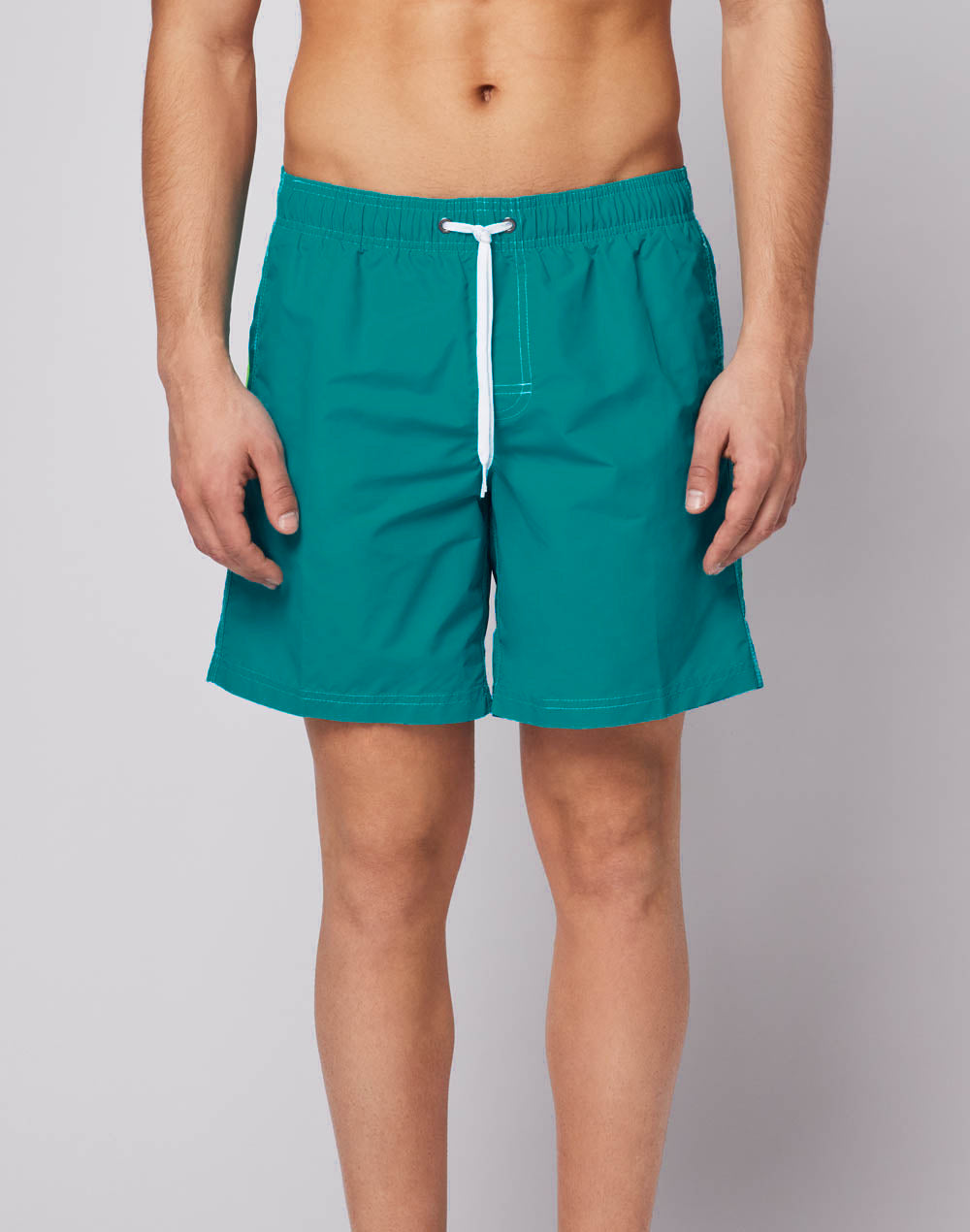 MID-LENGTH SWIM SHORTS WITH AN ELASTICATED WAISTBAND