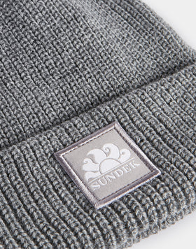 RIBBED CHILD'S HAT WITH LOGO