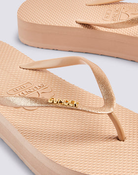 FLIP-FLOPS WITH GLITTER AND HIGH SOLE