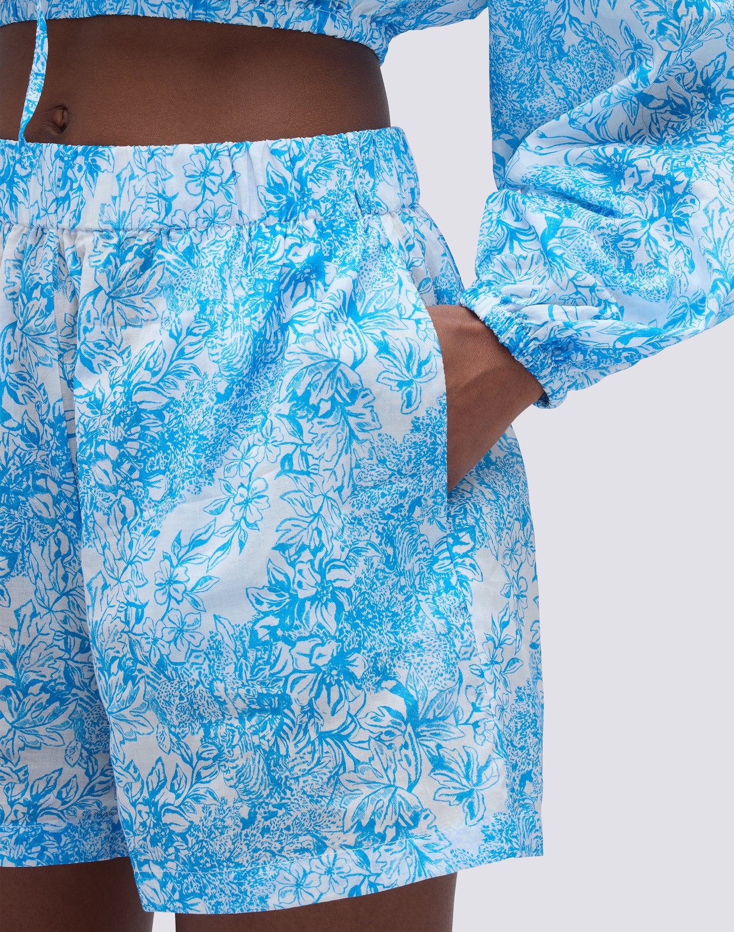 SEMI-STRETCH FLEUR DE JOIE PRINT SHORTS