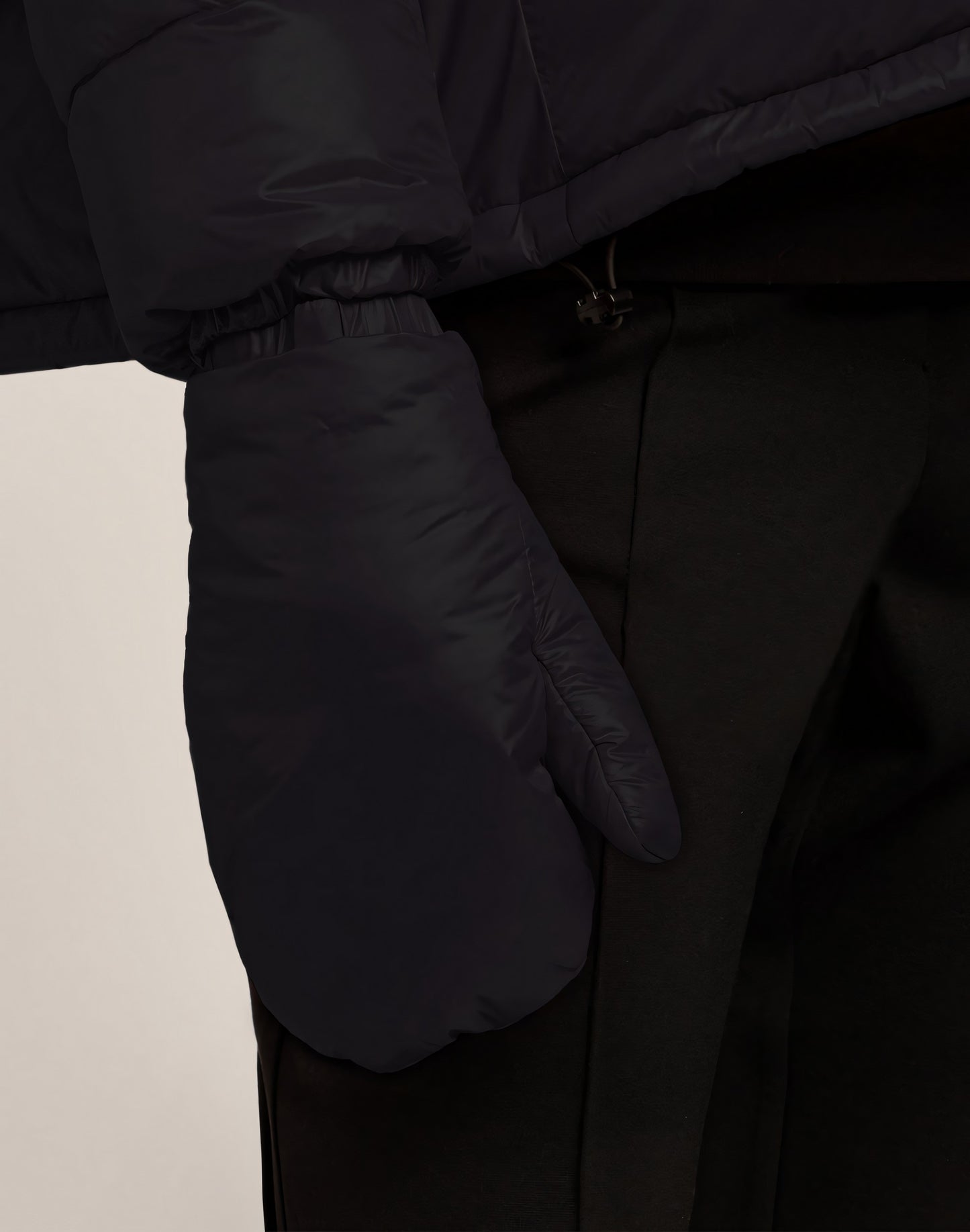 DOWN JACKET WITH DETACHABLE GLOVES