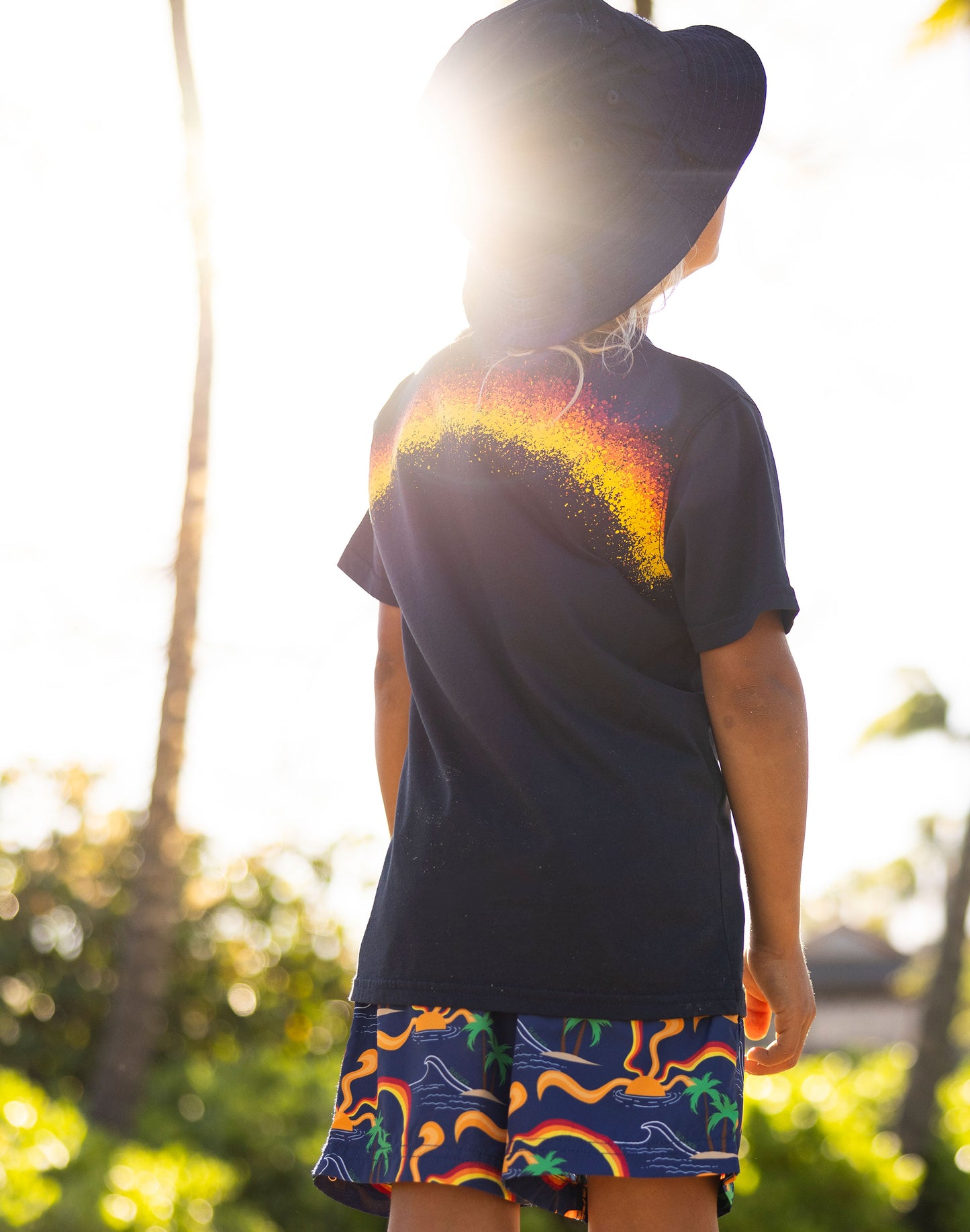 SHORT SLEEVE T-SHIRT WITH RAINBOW SPRAY EFFECT ON THE BACK