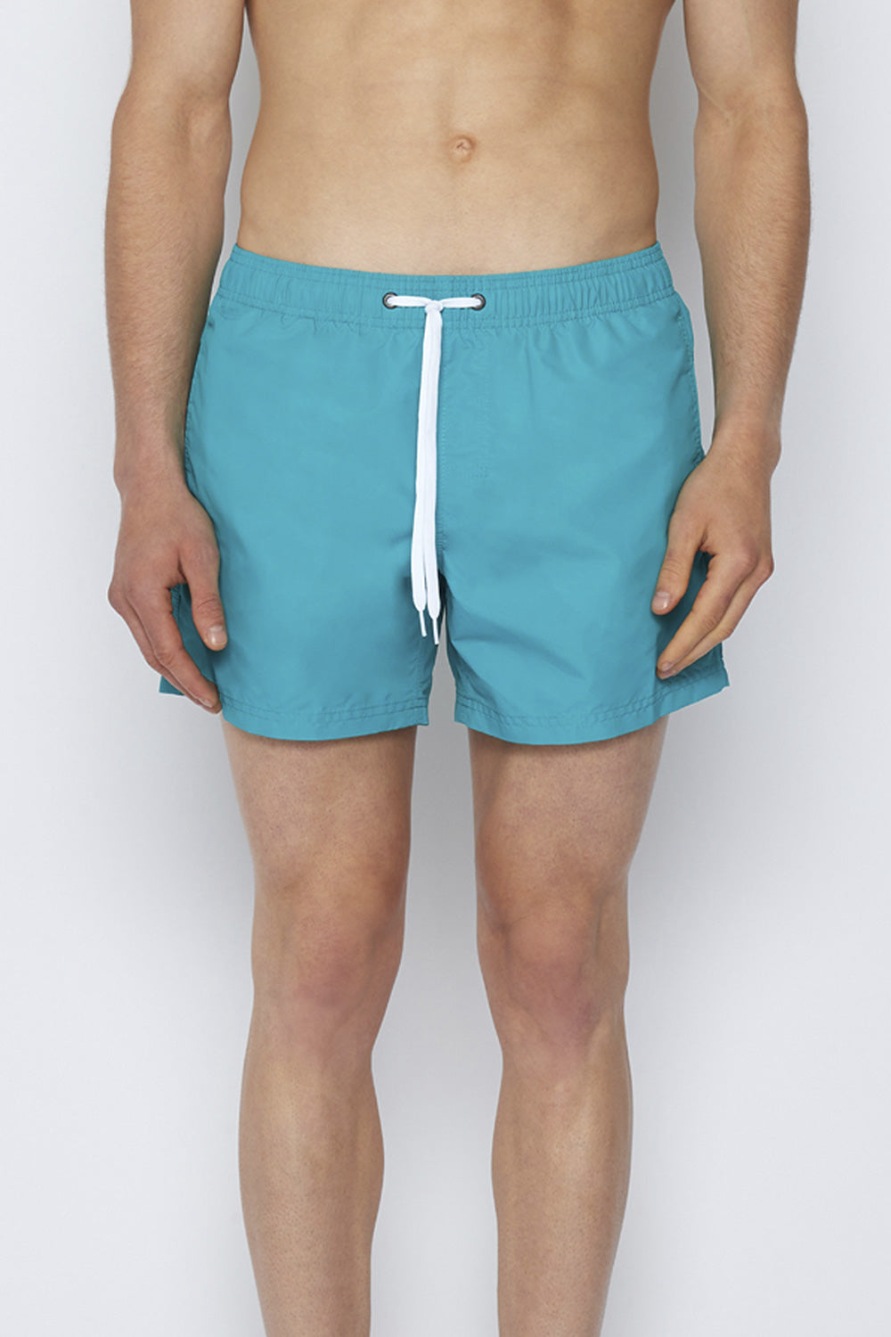 SHORT SWIM SHORTS WITH AN ELASTICATED WAISTBAND