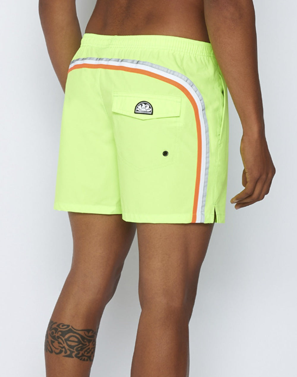 SHORT SWIM SHORTS WITH AN ELASTICATED WAISTBAND