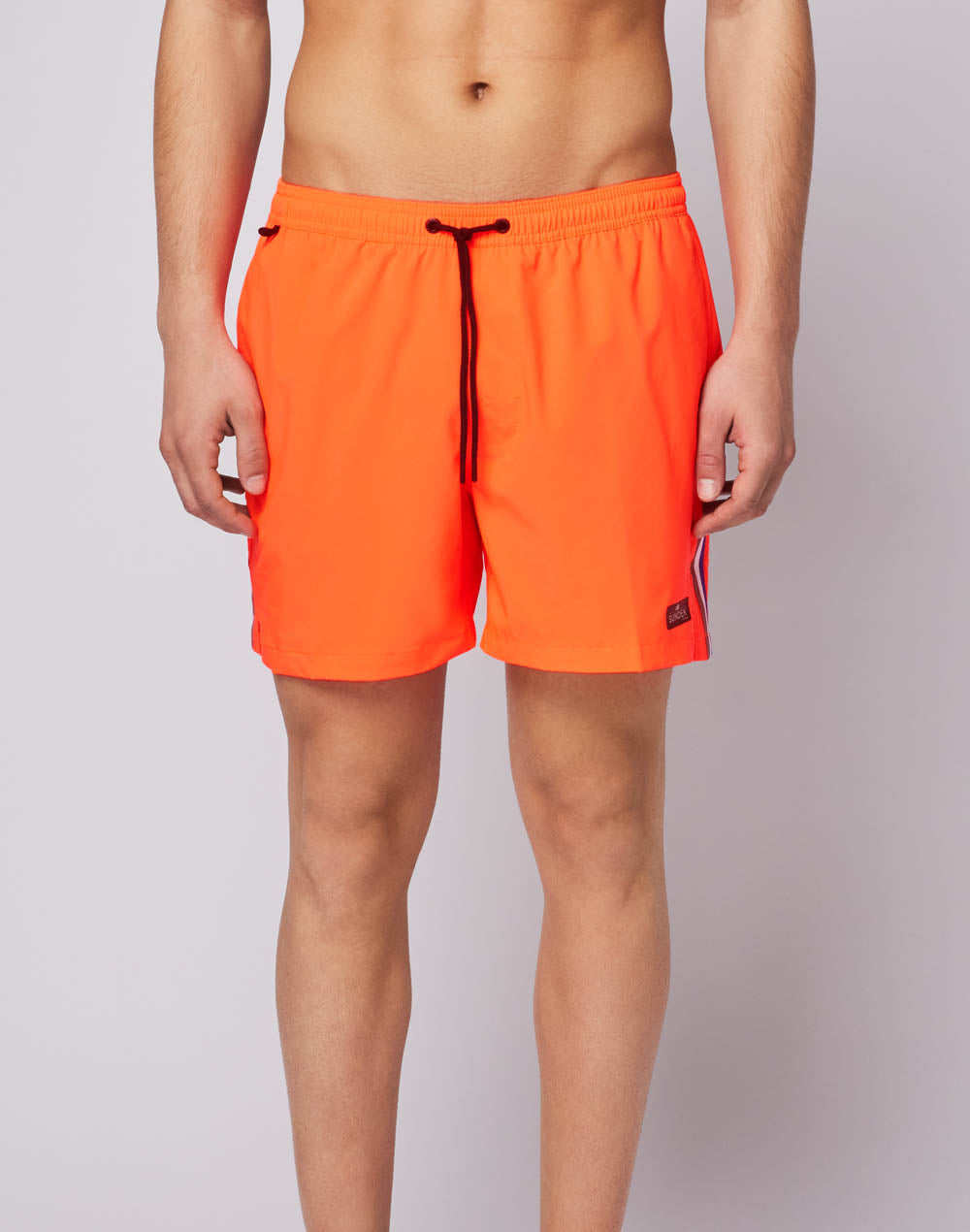 SHORT SWIM SHORTS WITH AN ELASTICATED WAISTBAND