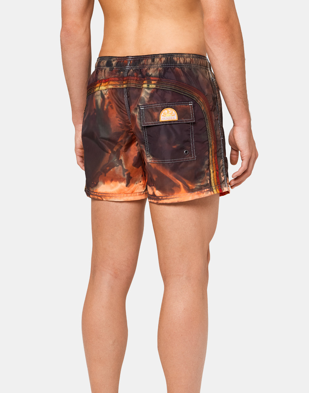 SHORT SWIM SHORTS WITH AN ELASTICATED WAISTBAND AND PATCH