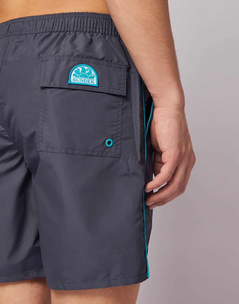 MID-LENGTH SWIM SHORTS WITH AN ELASTICATED WAISTBAND