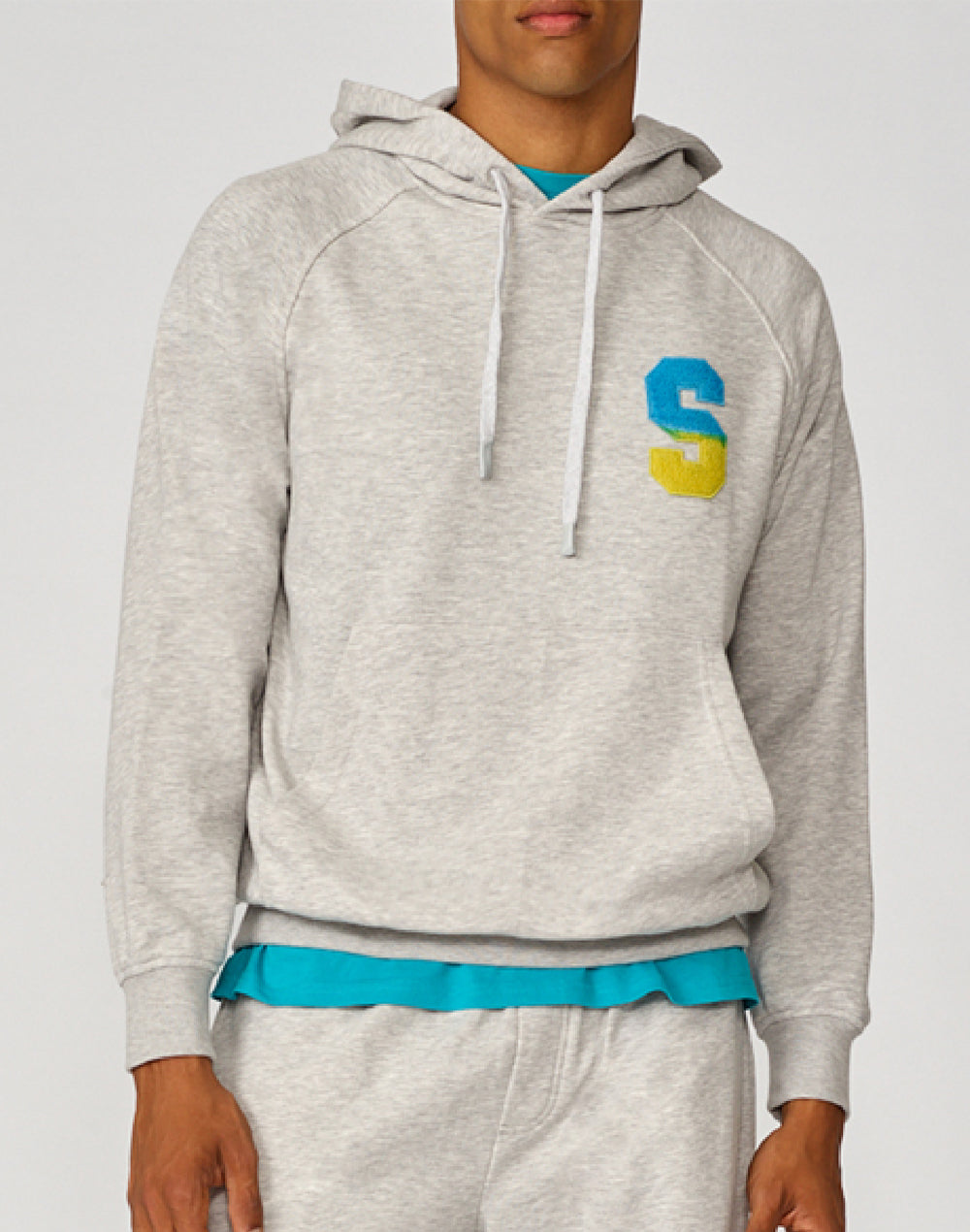 HOODED SWEATSHIRT WITH RAGLAN SLEEVES AND KANGAROO POCKET