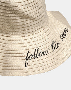 WIDE-BRIMMED STRAW HAT