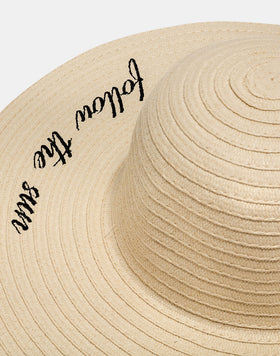 WIDE-BRIMMED STRAW HAT