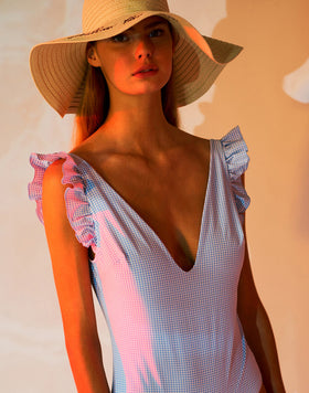 WIDE-BRIMMED STRAW HAT